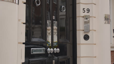 Puerta-Ornamentada-Del-Edificio-En-Grosvenor-Street-Mayfair-Londres-1
